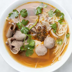 27. Hue Spicy Noodle Soup / Bun Bo Hue
